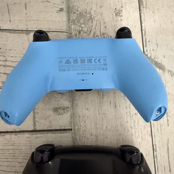 Lot Of 3  PS5 Playstation 5 Controllers for Parts Repair - Picture 8 of 9